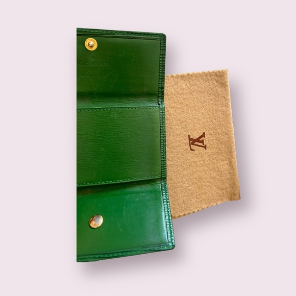 🍀🌴Louis Vuitton Vintage Green Epi 6 Ring Key Holder🍀🌴 - Picture 9 of 10